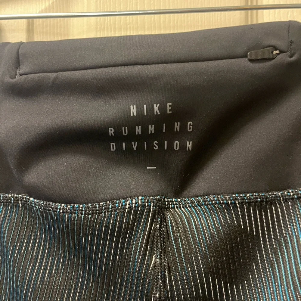 Nike Women’s Black‎ and Blue Running Division Leggings Sz Sm
